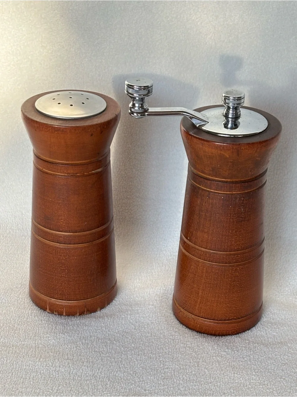 Vintage Olde Thompson Wood Salt & Pepper Grinder Set Hand Crank MCM
